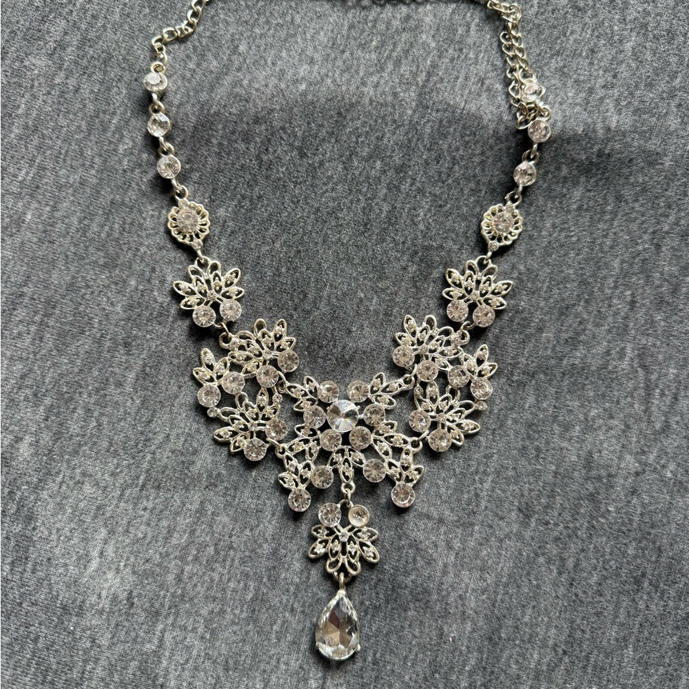 Elegant Silver Floral Statement Necklace